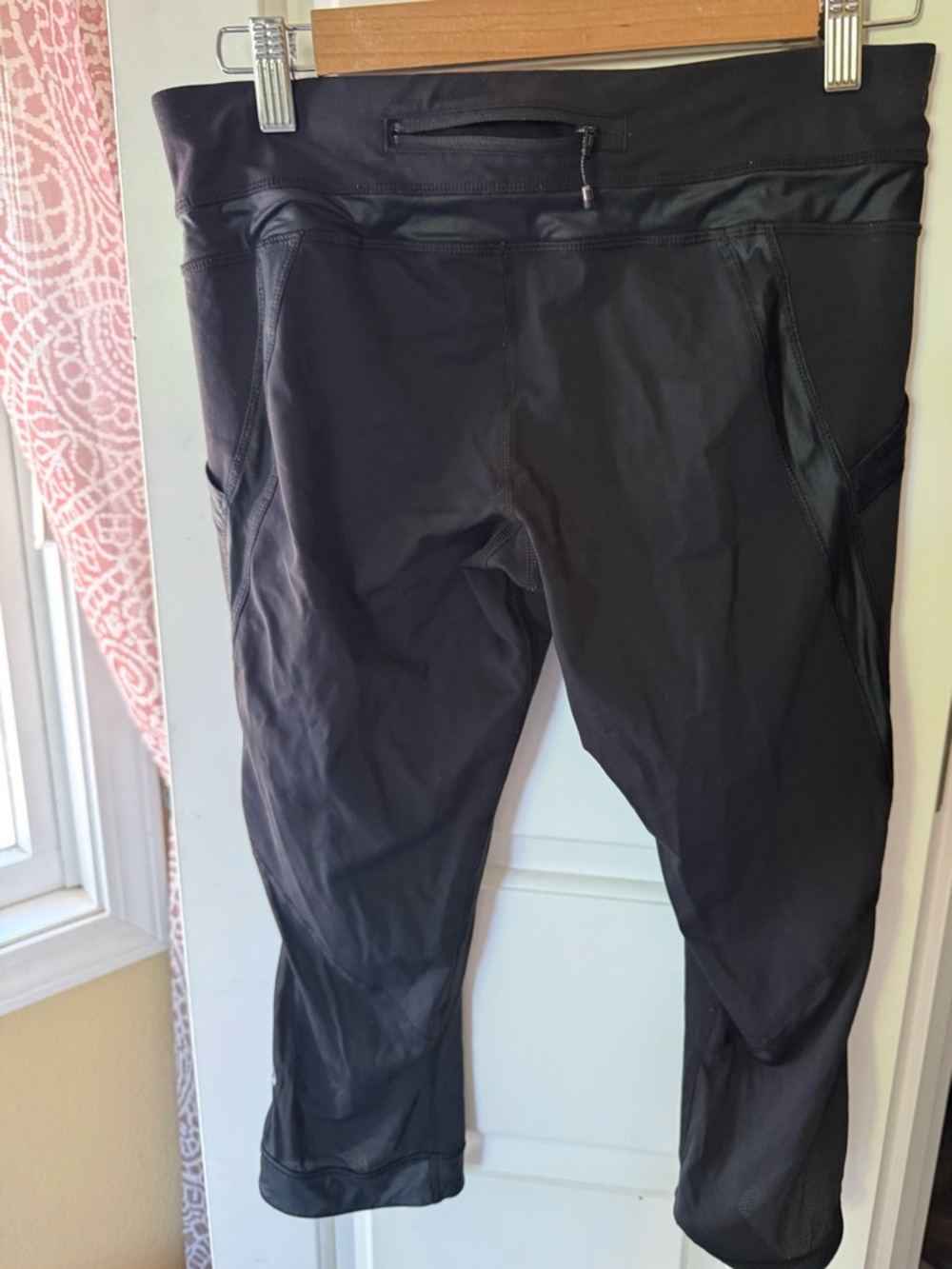 lululemon athletica Black Capri Leggings with Side Panels - Picture 2 of 3